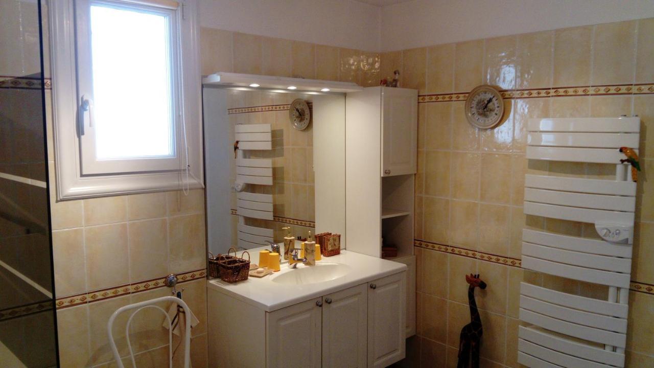 L'Oustau Bonur Bed & Breakfast บูร์ก-แซ็ง-ต็องเดอ็อล ภายนอก รูปภาพ