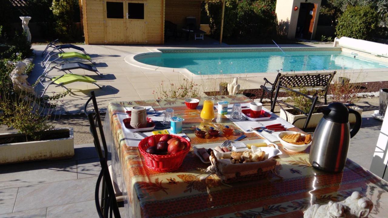 L'Oustau Bonur Bed & Breakfast บูร์ก-แซ็ง-ต็องเดอ็อล ภายนอก รูปภาพ